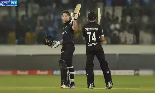 IND vs NZ: न्यूजीलैंड को लगा पांचवां झटका, माइकल ब्रेसवेल आउट