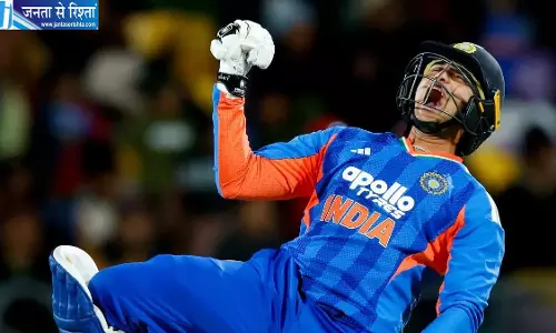 IND vs NZ: भारत को लगा तीसरा बड़ा झटका, अभिषेक शर्मा 27 रन बनाकर आउट IND vs NZ: भारत को लगा तीसरा बड़ा झटका, अभिषेक शर्मा 27 रन बनाकर आउट