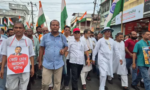 मतदान के अधिकार की रक्षा के लिए अगरतला में सड़कों पर उतरा इंडिया गठबंधन मतदान के अधिकार की रक्षा के लिए अगरतला में सड़कों पर उतरा इंडिया गठबंधन