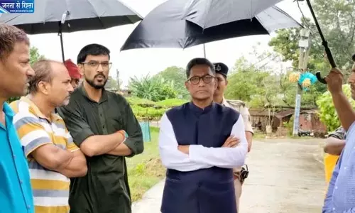 भाभी की अंतिम विदाई में भावुक हुए बिहार के मुख्य सचिव प्रत्यय अमृत, खुद दिया अर्थी को कंधा भाभी की अंतिम विदाई में भावुक हुए बिहार के मुख्य सचिव प्रत्यय अमृत, खुद दिया अर्थी को कंधा