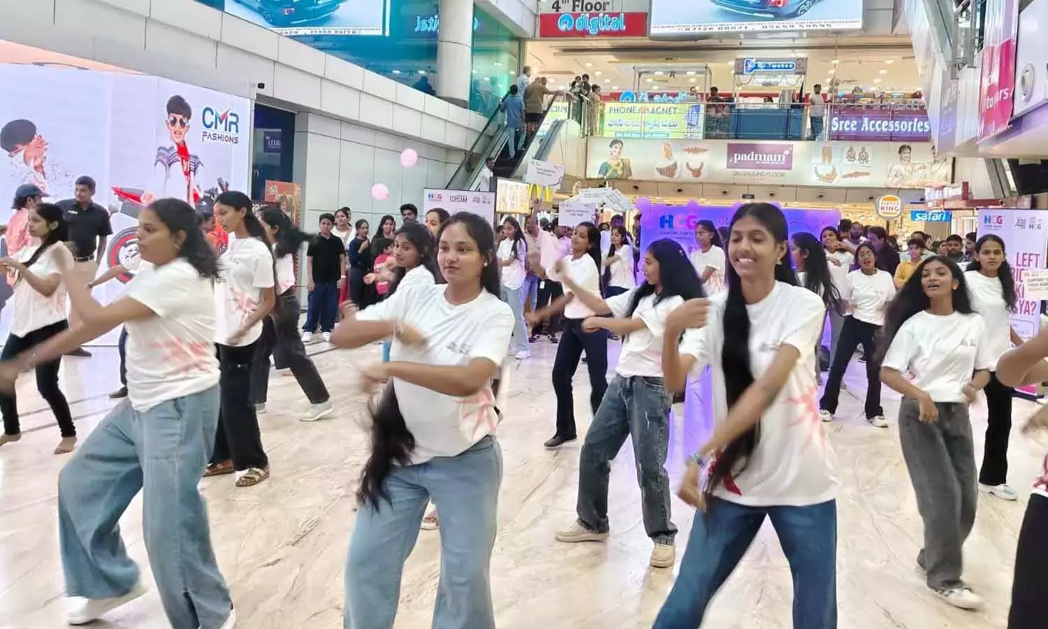 Andhra: स्तन कैंसर के प्रति जागरूकता पैदा करने के लिए फ्लैश मॉब Andhra: स्तन कैंसर के प्रति जागरूकता पैदा करने के लिए फ्लैश मॉब