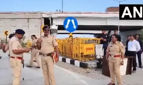 किसानों के लिए सड़क पर उतरे विधायक नितिन देशमुख, पुलिस ने लिया हिरासत में किसानों के लिए सड़क पर उतरे विधायक नितिन देशमुख, पुलिस ने लिया हिरासत में