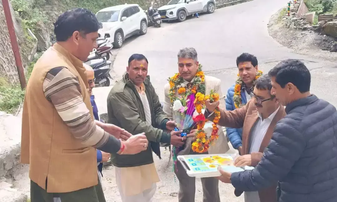 छात्रों को पारंपरिक ज्ञान और प्रतियोगी परीक्षाओं के प्रति करें जागरूक