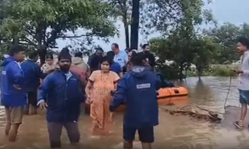 चक्रवात अर्नब: ओडिशा के गंजाम और गजपति में भीषण बाढ़ से हजारों लोग फंसे चक्रवात अर्नब: ओडिशा के गंजाम और गजपति में भीषण बाढ़ से हजारों लोग फंसे