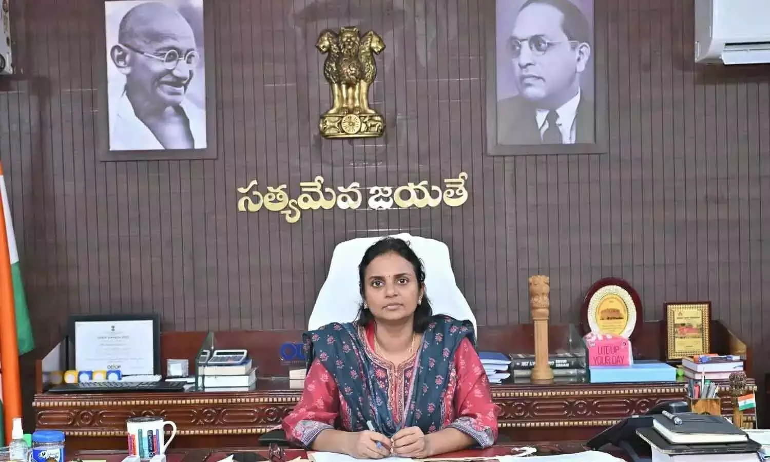 Andhra: चुनाव प्रचार पर प्रतिबंध आज शाम 5 बजे से लागू होगा: कलेक्टर Andhra: चुनाव प्रचार पर प्रतिबंध आज शाम 5 बजे से लागू होगा: कलेक्टर