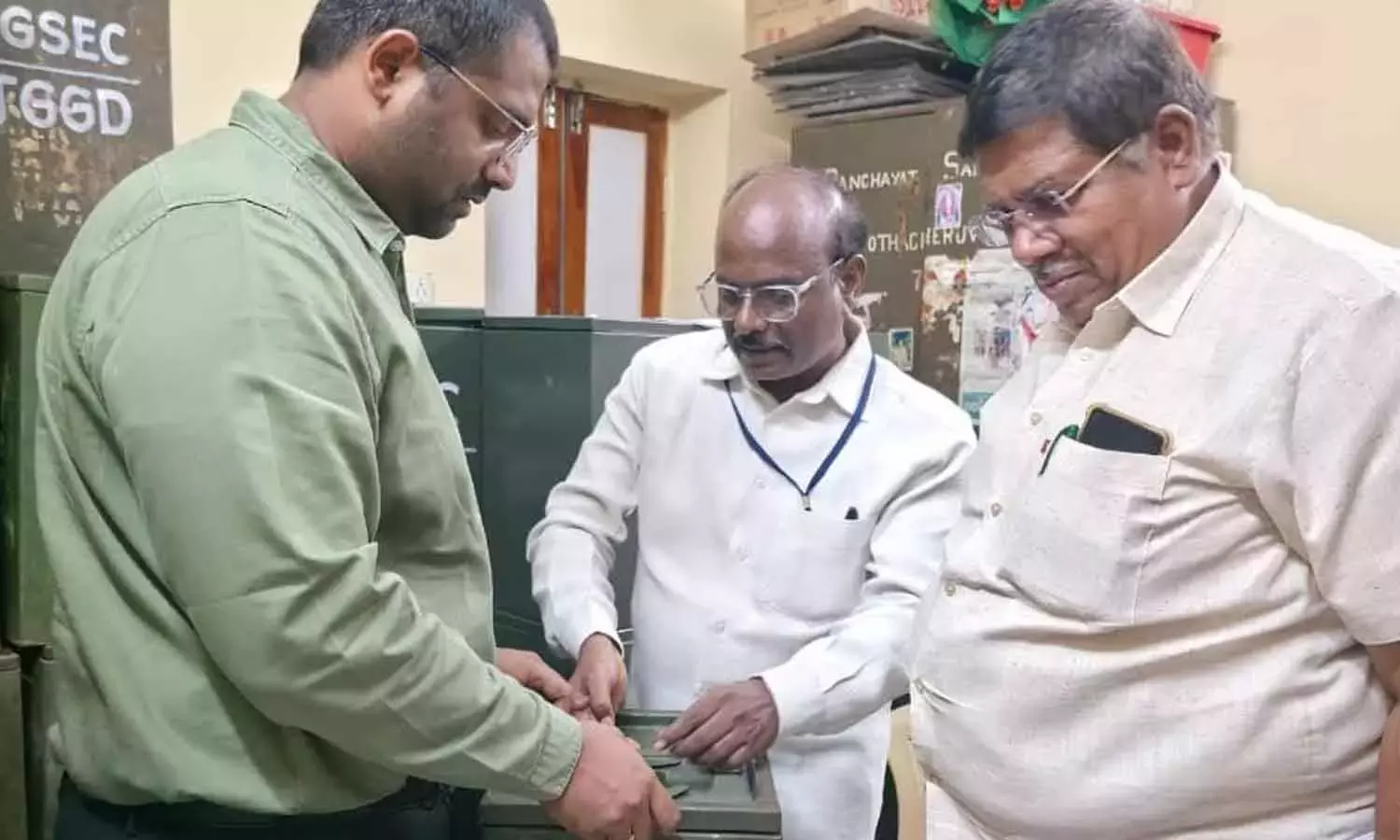 Andhra: स्थानीय निकाय चुनाव के डाक मतपत्रों पर कड़ी निगरानी के निर्देश Andhra: स्थानीय निकाय चुनाव के डाक मतपत्रों पर कड़ी निगरानी के निर्देश