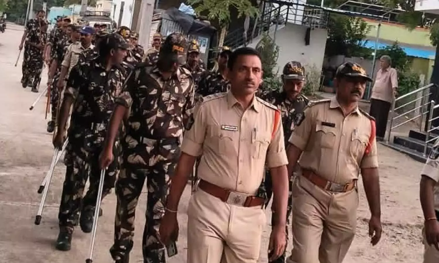 Andhra: एसपी ने तकनीकी सहायता प्राप्त सुरक्षा का विवरण दिया Andhra: एसपी ने तकनीकी सहायता प्राप्त सुरक्षा का विवरण दिया