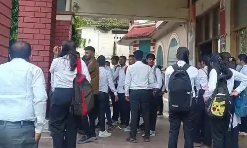LLB छात्रों की पढ़ाई पर संकट! 6 शिक्षकों का तबादला होते ही मचा हड़कंप