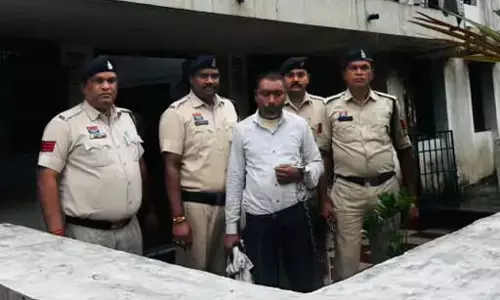 क्लीनिक पहुंची महिला से छेड़छाड़, 8 घंटे में आरोपी गिरफ्तार क्लीनिक पहुंची महिला से छेड़छाड़, 8 घंटे में आरोपी गिरफ्तार