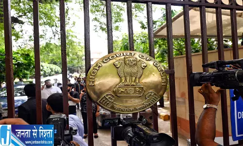 दिल्ली में प्रदूषण के बीच वाहन नियमों पर विवाद, वकीलों ने मांगी विशेष छूट