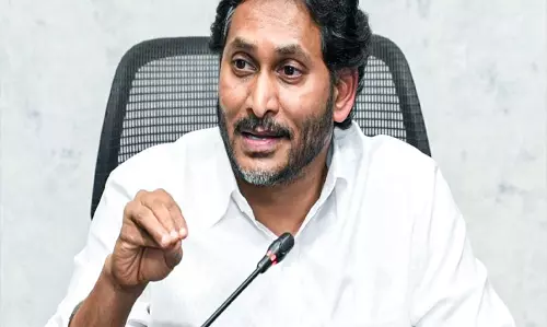 वाईएस जगन का बड़ा आरोप, चंद्रबाबू राज में आसमान छू रहे जरूरी सामान के दाम वाईएस जगन का बड़ा आरोप, चंद्रबाबू राज में आसमान छू रहे जरूरी सामान के दाम