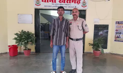 शराब पीने के लिए पैसे नहीं दिए तो युवक को डंडे से पीटा, फरार आरोपी गिरफ्तार शराब पीने के लिए पैसे नहीं दिए तो युवक को डंडे से पीटा, फरार आरोपी गिरफ्तार