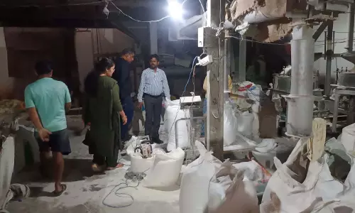 त्योहारी सीजन में खाद्य सुरक्षा विभाग की सख्त कार्रवाई, खाद्य प्रतिष्ठानों का सघन निरीक्षण त्योहारी सीजन में खाद्य सुरक्षा विभाग की सख्त कार्रवाई, खाद्य प्रतिष्ठानों का सघन निरीक्षण