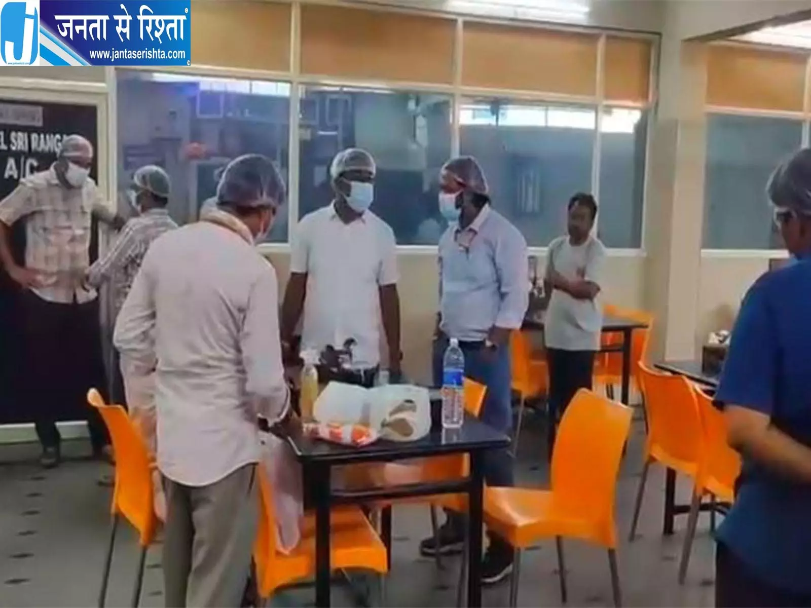 होटलों की रसोई में मिला सड़ा मांस, छापेमारी से मचा हड़कंप होटलों की रसोई में मिला सड़ा मांस, छापेमारी से मचा हड़कंप