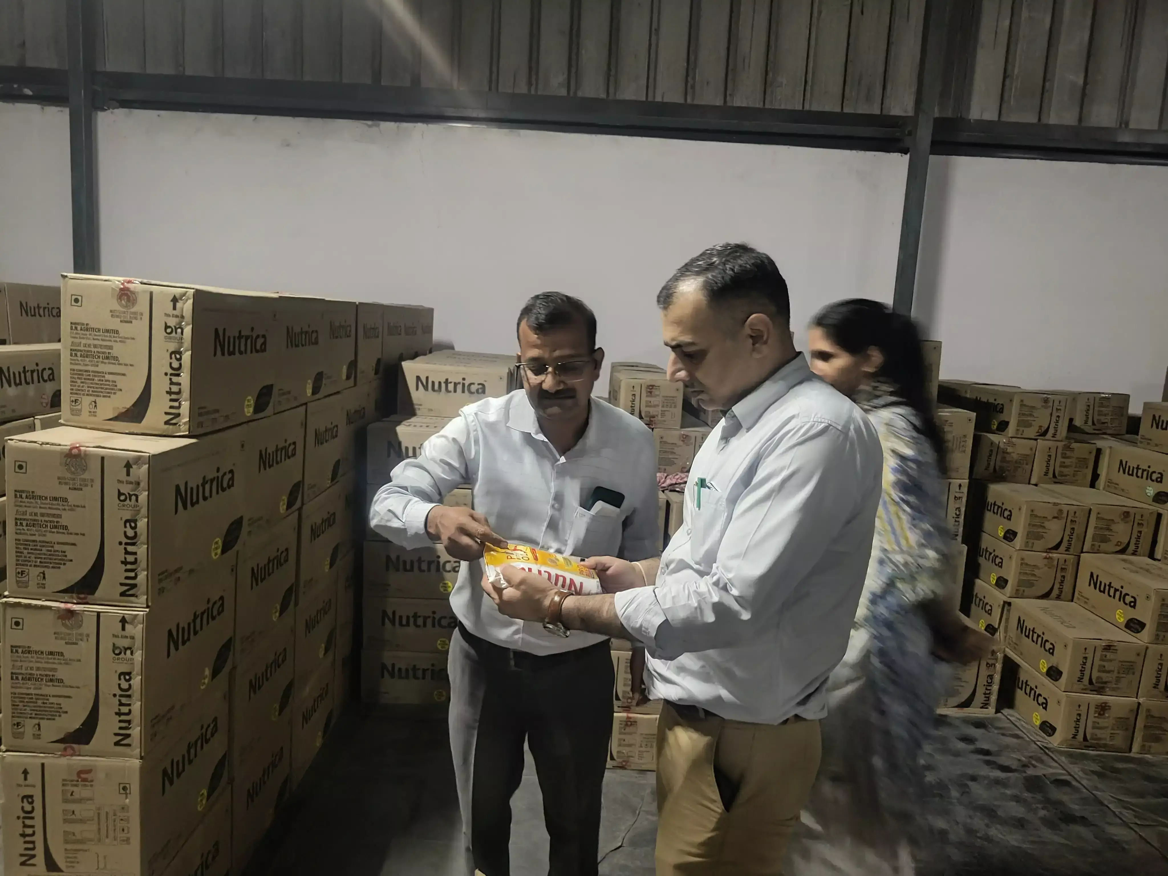 मिलावट के संदेह में खाद्य तेल और घी की बड़ी खेप सीज मिलावट के संदेह में खाद्य तेल और घी की बड़ी खेप सीज