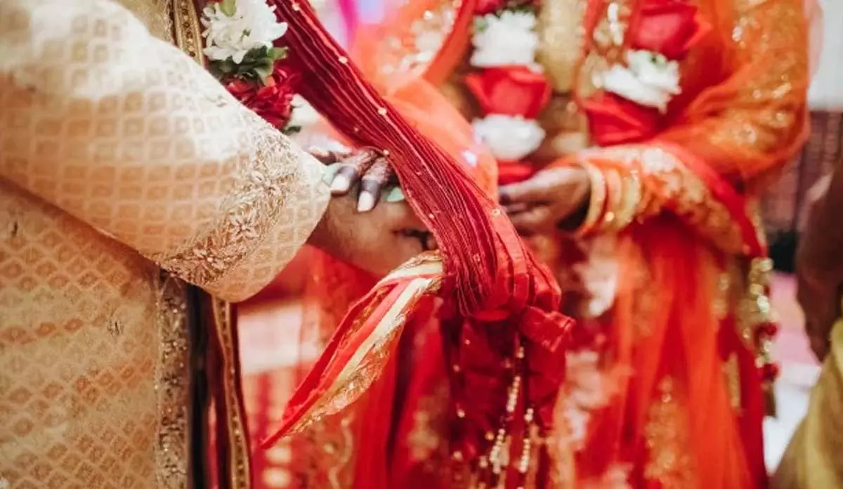 गोद में बच्चा, साथ में पति और शादी देवर से! महिला की मांग सुन अधिकारी भी हैरान गोद में बच्चा, साथ में पति और शादी देवर से! महिला की मांग सुन अधिकारी भी हैरान