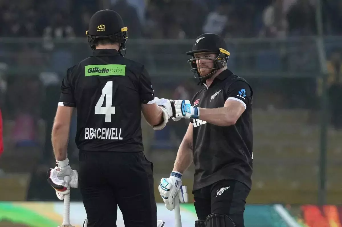 IND vs NZ: ग्लेन फिलिप्स और ब्रेसवेल की धुआंधार बल्लेबाजी, भारतीय गेंदबाजों पर बढ़ाया दबाव IND vs NZ: ग्लेन फिलिप्स और ब्रेसवेल की धुआंधार बल्लेबाजी, भारतीय गेंदबाजों पर बढ़ाया दबाव