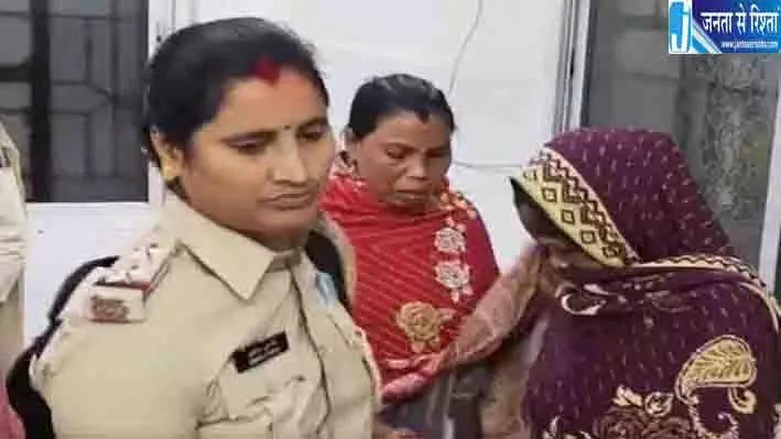 लड़की का अपहरण कर मथुरा में बेचा, कैद से भागकर बचाई जान लड़की का अपहरण कर मथुरा में बेचा, कैद से भागकर बचाई जान