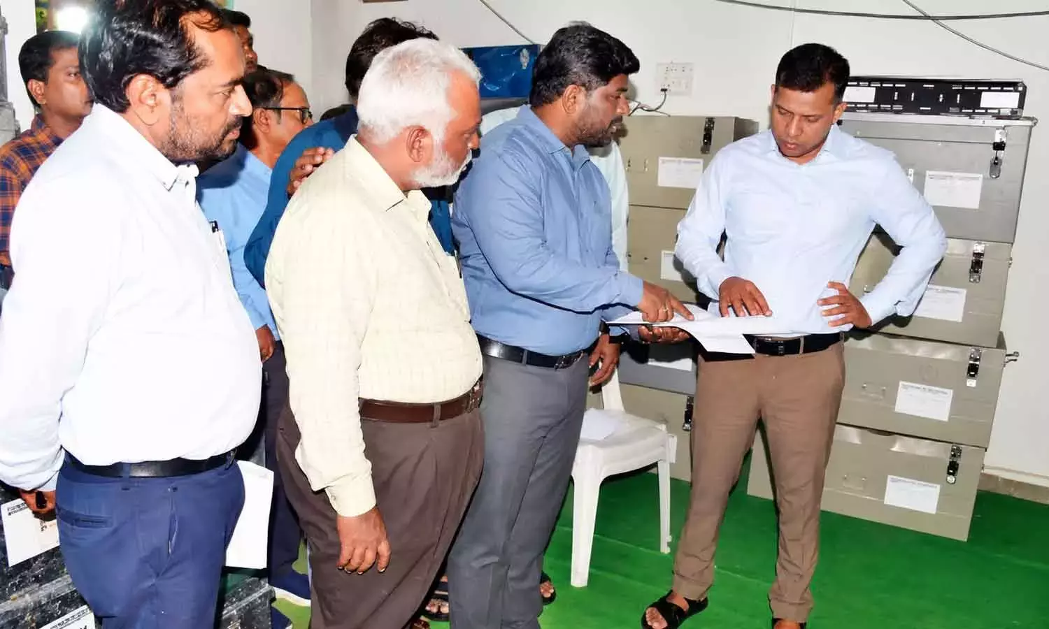 Andhra: कलेक्टर ने नेल्लोर में स्ट्रांग रूम का निरीक्षण किया Andhra: कलेक्टर ने नेल्लोर में स्ट्रांग रूम का निरीक्षण किया