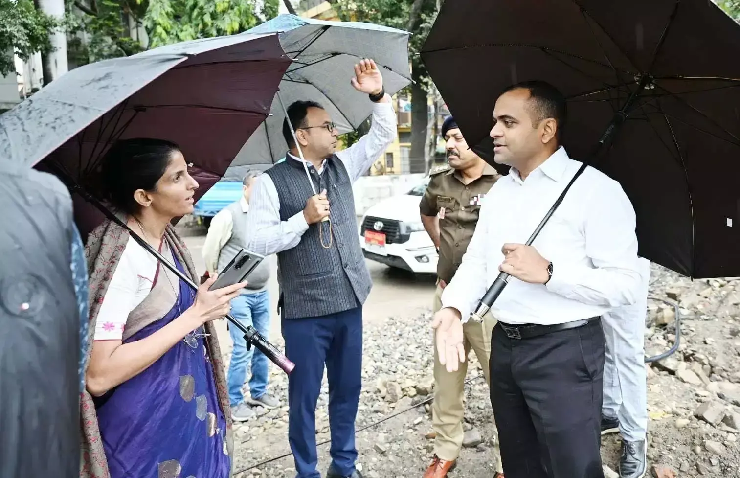 श्रद्धालुओं की आवाजाही आसान बनाना प्रशासन की प्राथमिकता : सोनिका श्रद्धालुओं की आवाजाही आसान बनाना प्रशासन की प्राथमिकता : सोनिका
