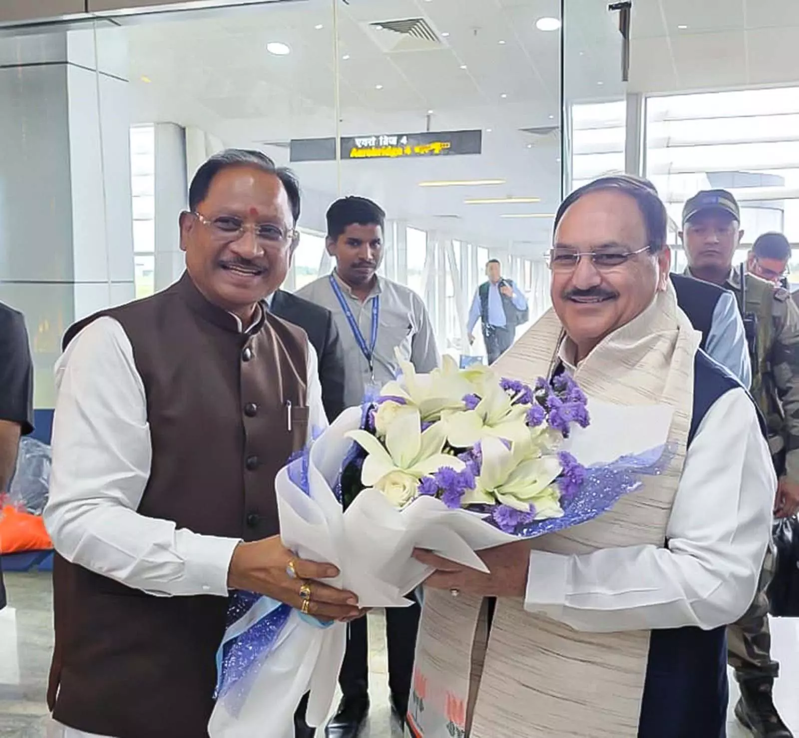 रायपुर पहुंचे केंद्रीय मंत्री जेपी नड्डा और सुधांशु त्रिवेदी, CM साय ने किया भव्य स्वागत रायपुर पहुंचे केंद्रीय मंत्री जेपी नड्डा और सुधांशु त्रिवेदी, CM साय ने किया भव्य स्वागत