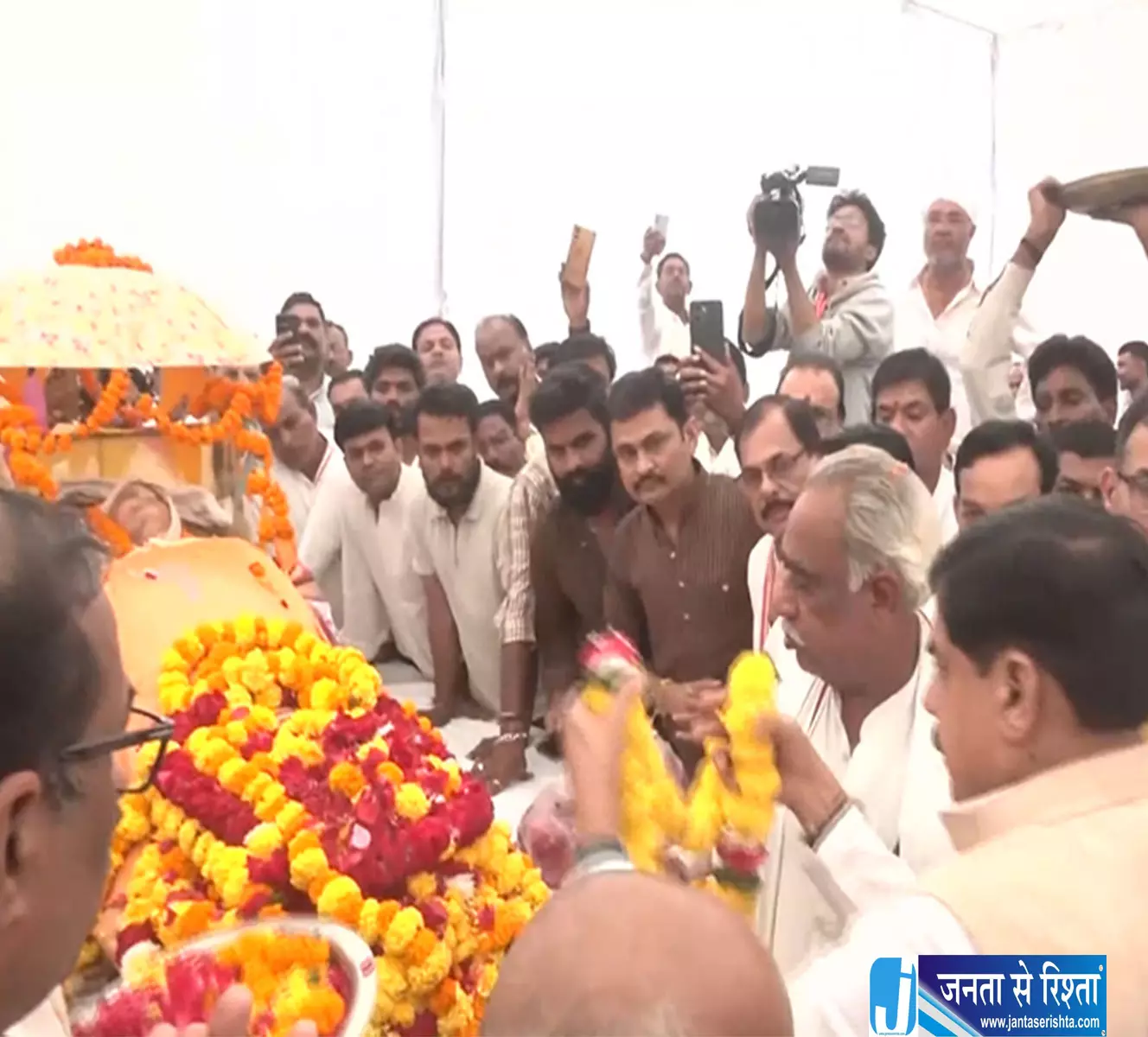 CM मोहन यादव ने शिवराज सिंह चौहान की मां को दी श्रद्धांजलि CM मोहन यादव ने शिवराज सिंह चौहान की मां को दी श्रद्धांजलि