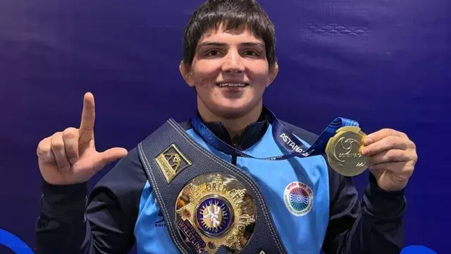 मैट पर ऐतिहासिक जीत और हाथों में पिता की तस्वीर, मनीषा के गोल्ड ने किया भावुक मैट पर ऐतिहासिक जीत और हाथों में पिता की तस्वीर, मनीषा के गोल्ड ने किया भावुक