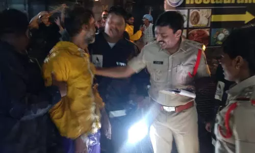 माधापुर में बाढ़ के पानी में बहा शख्स, HYDRAA ने बचाई जान