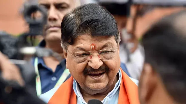 भाजपा की पदयात्रा में पोस्टर पर हंगामा, विजयवर्गीय का बयान वायरल