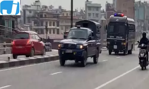 पत्रकारों पर कार्रवाई से नेपाल में हंगामा, प्रेस संगठनों ने बताया स्वतंत्रता पर प्रहार पत्रकारों पर कार्रवाई से नेपाल में हंगामा, प्रेस संगठनों ने बताया स्वतंत्रता पर प्रहार