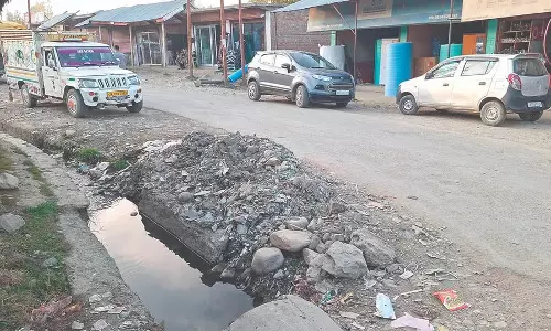 तारथपोरा में दुकानदारों से मरम्मत के नाम पर वसूली तारथपोरा में दुकानदारों से मरम्मत के नाम पर वसूली