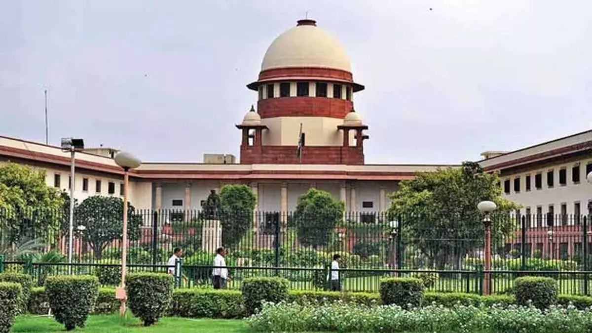 SIR विवाद: सुप्रीम कोर्ट का दखल, चुनाव आयोग से मांगी रिपोर्ट SIR विवाद: सुप्रीम कोर्ट का दखल, चुनाव आयोग से मांगी रिपोर्ट