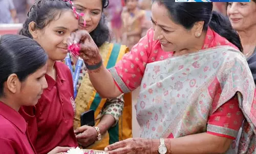 सीएम रेखा गुप्ता ने दिवाली बाजार से खरीदारी की अपील की सीएम रेखा गुप्ता ने दिवाली बाजार से खरीदारी की अपील की