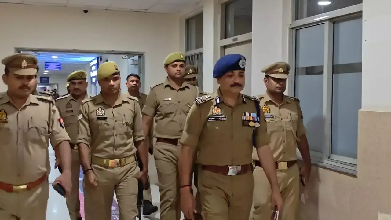 फायरिंग कर भाग रहे बदमाशों से पुलिस की मुठभेड़, तीन घायल
