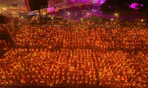 अयोध्या दीपोत्सव में डिजिटल आस्था की रोशनी, श्री मंदिर ऐप से प्रज्वलित होंगे एक लाख दीप अयोध्या दीपोत्सव में डिजिटल आस्था की रोशनी, श्री मंदिर ऐप से प्रज्वलित होंगे एक लाख दीप