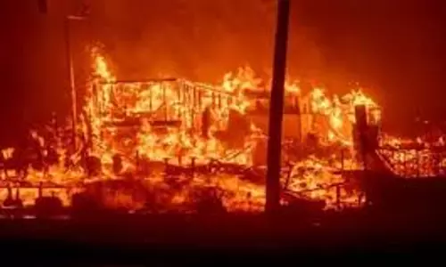दिल्ली की फैक्ट्री में आग से चार श्रमिकों की दर्दनाक मौत दिल्ली की फैक्ट्री में आग से चार श्रमिकों की दर्दनाक मौत