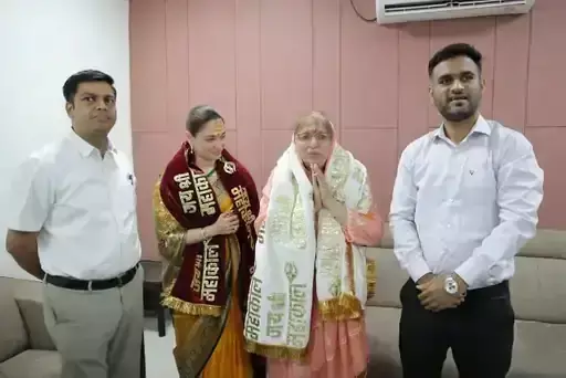 तमन्ना भाटिया ने महाकाल का लिया आशीर्वाद, भस्म आरती में हुईं शामिल तमन्ना भाटिया ने महाकाल का लिया आशीर्वाद, भस्म आरती में हुईं शामिल