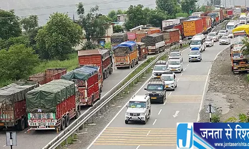 सुरक्षा काफिले से ट्रैफिक जाम कम करने की मांग सुरक्षा काफिले से ट्रैफिक जाम कम करने की मांग