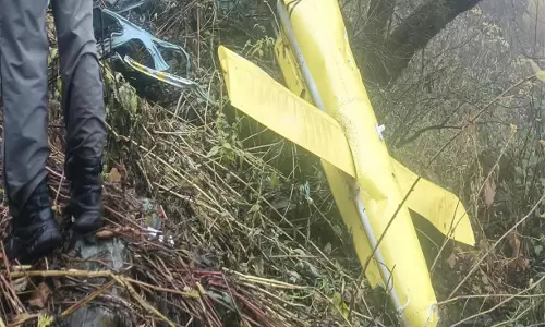 उत्तराखंड हेलीकॉप्टर हादसा छह मृतकों के शवों को एयरलिफ्ट करने की तैयारी उत्तराखंड हेलीकॉप्टर हादसा छह मृतकों के शवों को एयरलिफ्ट करने की तैयारी