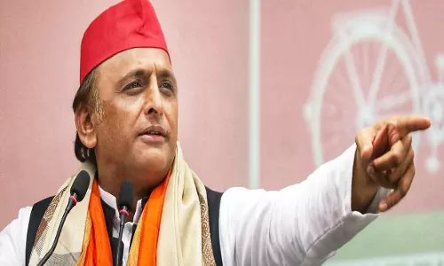 जाति की राजनीति पर अखिलेश यादव का हमला जाति की राजनीति पर अखिलेश यादव का हमला