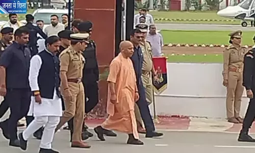 यूपी को पहली वंदे भारत स्लीपर ट्रेन की सौगात, काशी पहुंचे CM योगी यूपी को पहली वंदे भारत स्लीपर ट्रेन की सौगात, काशी पहुंचे CM योगी