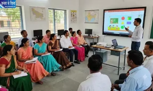 सरकारी स्कूलों में अब स्मार्ट होगी पढ़ाई, शिक्षकों को मिलेगी ट्रेनिंग सरकारी स्कूलों में अब स्मार्ट होगी पढ़ाई, शिक्षकों को मिलेगी ट्रेनिंग