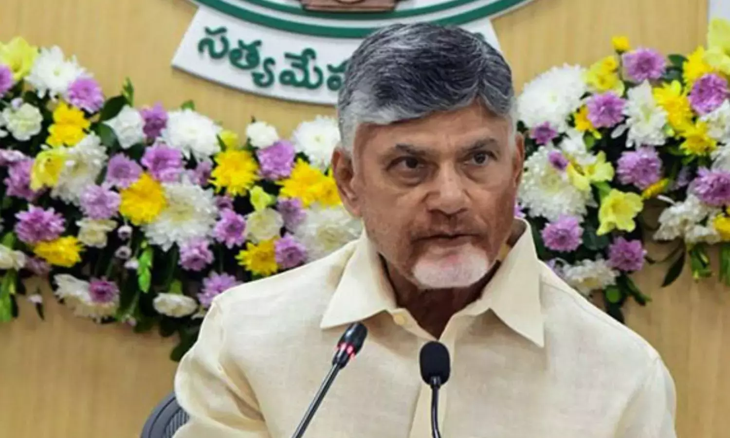 Andhra: राप्टाडु में 10वीं कक्षा के छात्र पर हमला, सीएम चंद्रबाबू ने की कार्रवाई की मांग Andhra: राप्टाडु में 10वीं कक्षा के छात्र पर हमला, सीएम चंद्रबाबू ने की कार्रवाई की मांग