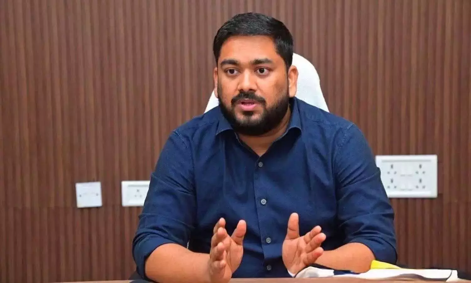Telangana: स्कूलों के पास पान दुकानों पर रखें कड़ी नजर: कलेक्टर Telangana: स्कूलों के पास पान दुकानों पर रखें कड़ी नजर: कलेक्टर