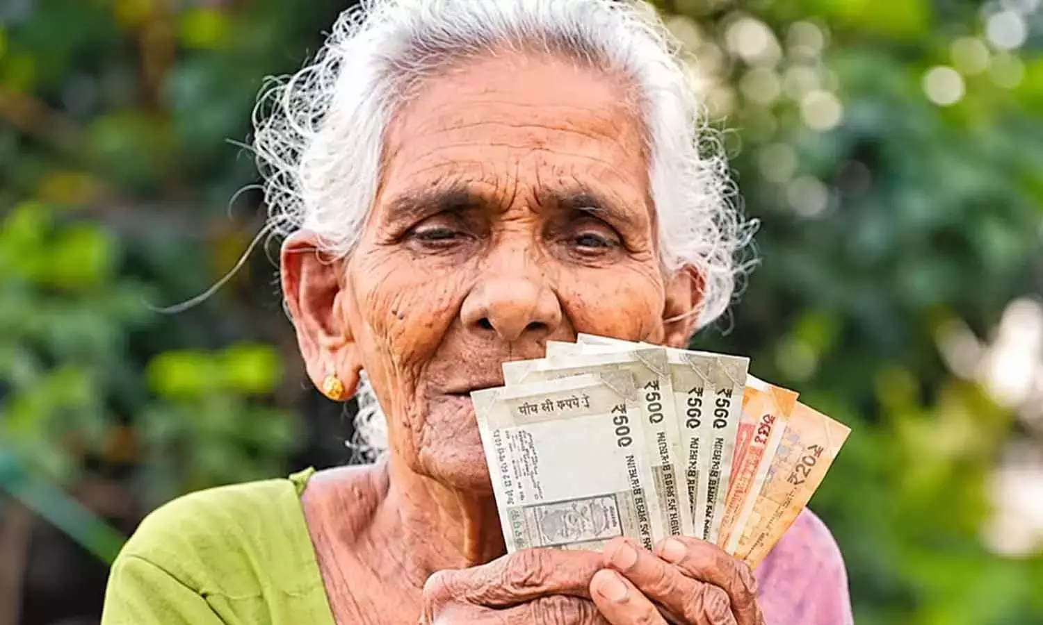 Telangana: कमजोर पेंशनभोगियों की विधवाओं को तुरंत पेंशन मिलेगी Telangana: कमजोर पेंशनभोगियों की विधवाओं को तुरंत पेंशन मिलेगी