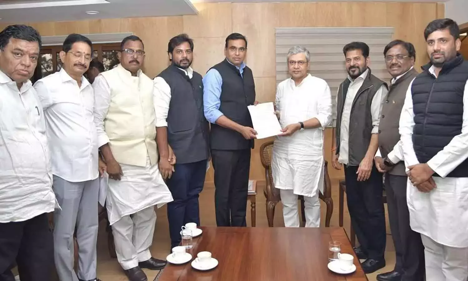 Telangana: सीएम रेवंत ने तीन हाई-स्पीड रेल कॉरिडोर के लिए शीघ्र मंजूरी मांगी