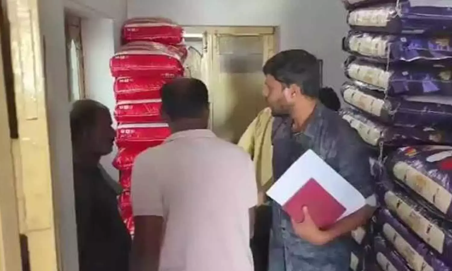 Telangana: हैदराबाद छापेमारी में चावल रैकेट का खुलासा