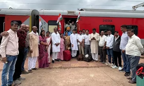 वोट बचाओ, देश बचाओ महारैली में शामिल होने दिल्ली रवाना हुए कांग्रेसी