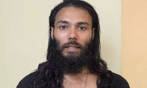 स्कूटर चोरी के आरोप में 31 वर्षीय शख्स पकड़ा, कन्नूर पुलिस की कार्रवाई स्कूटर चोरी के आरोप में 31 वर्षीय शख्स पकड़ा, कन्नूर पुलिस की कार्रवाई