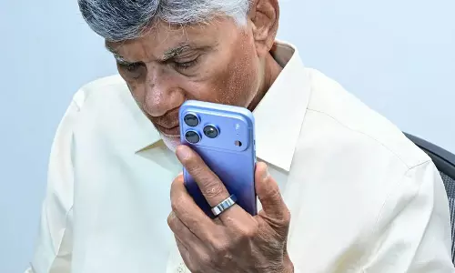 अनंतपुर में छात्रा पर हमला, सरकार ने दिया हरसंभव सहायता का आश्वासन अनंतपुर में छात्रा पर हमला, सरकार ने दिया हरसंभव सहायता का आश्वासन
